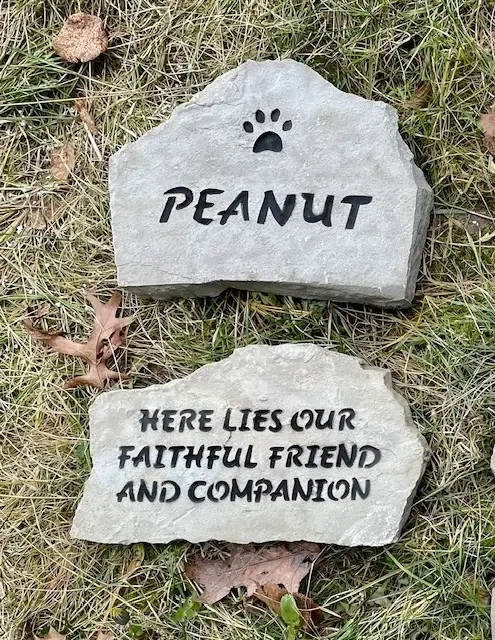 Peanut two-piece pet memorial