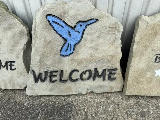Hummingbird welcome stone